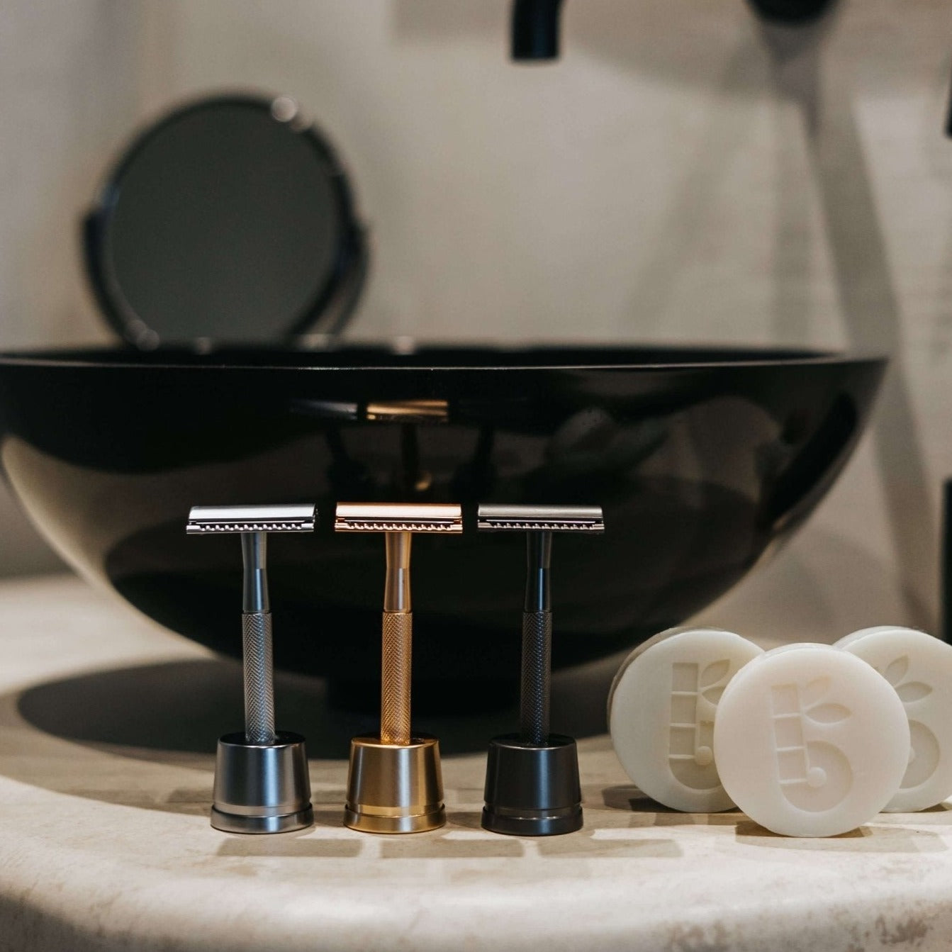 Metal Safety Razor + Stand - Plastic Free Amsterdam